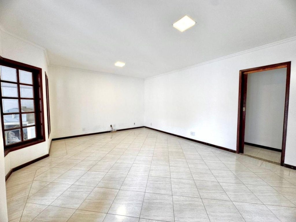 Vargem Grande – Casa duplex – 4 quartos – R$580.000,00