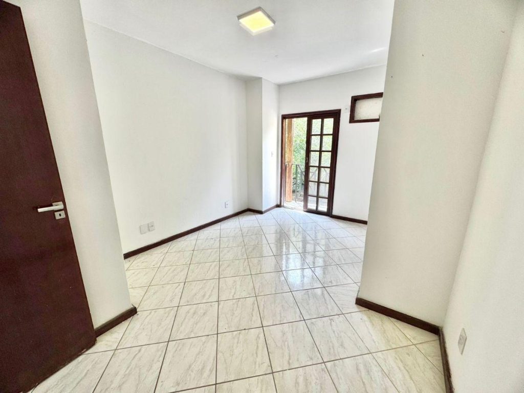 Vargem Grande – Casa duplex – 4 quartos – R$580.000,00