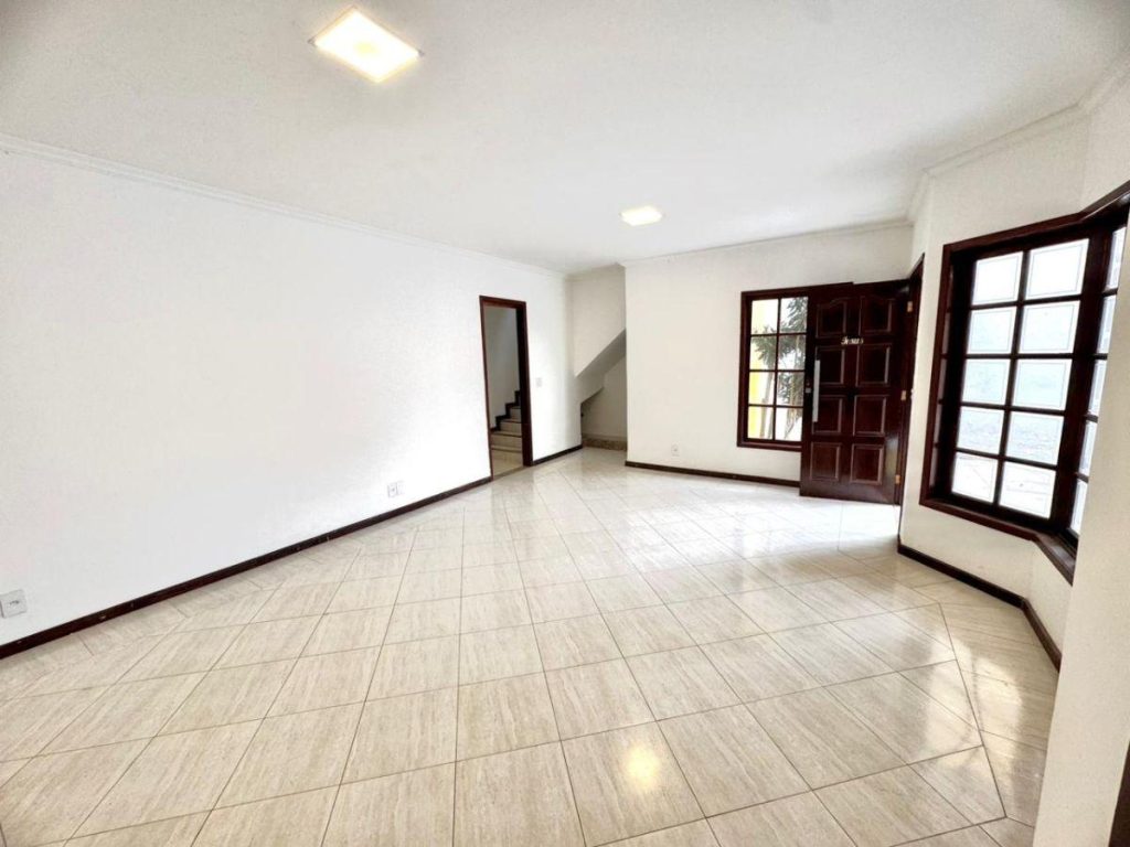 Vargem Grande – Casa duplex – 4 quartos – R$580.000,00