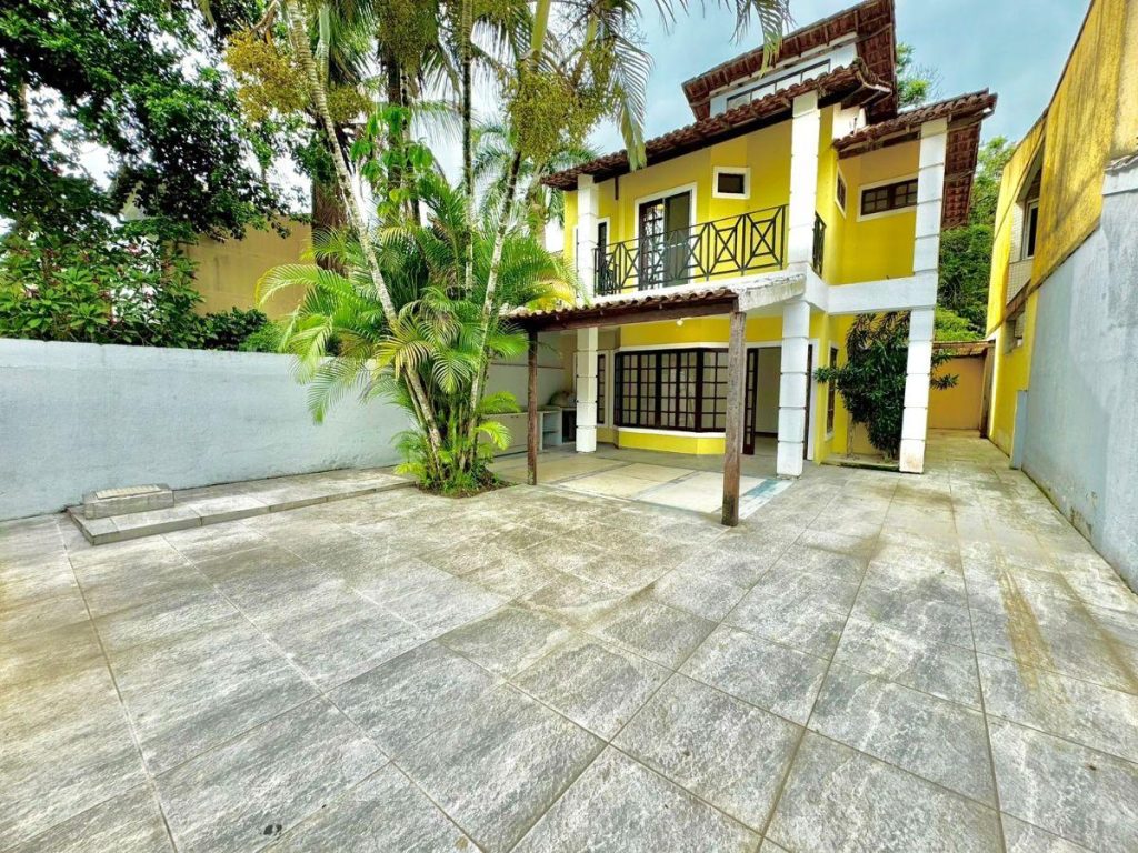 Vargem Grande – Casa duplex – 4 quartos – R$580.000,00