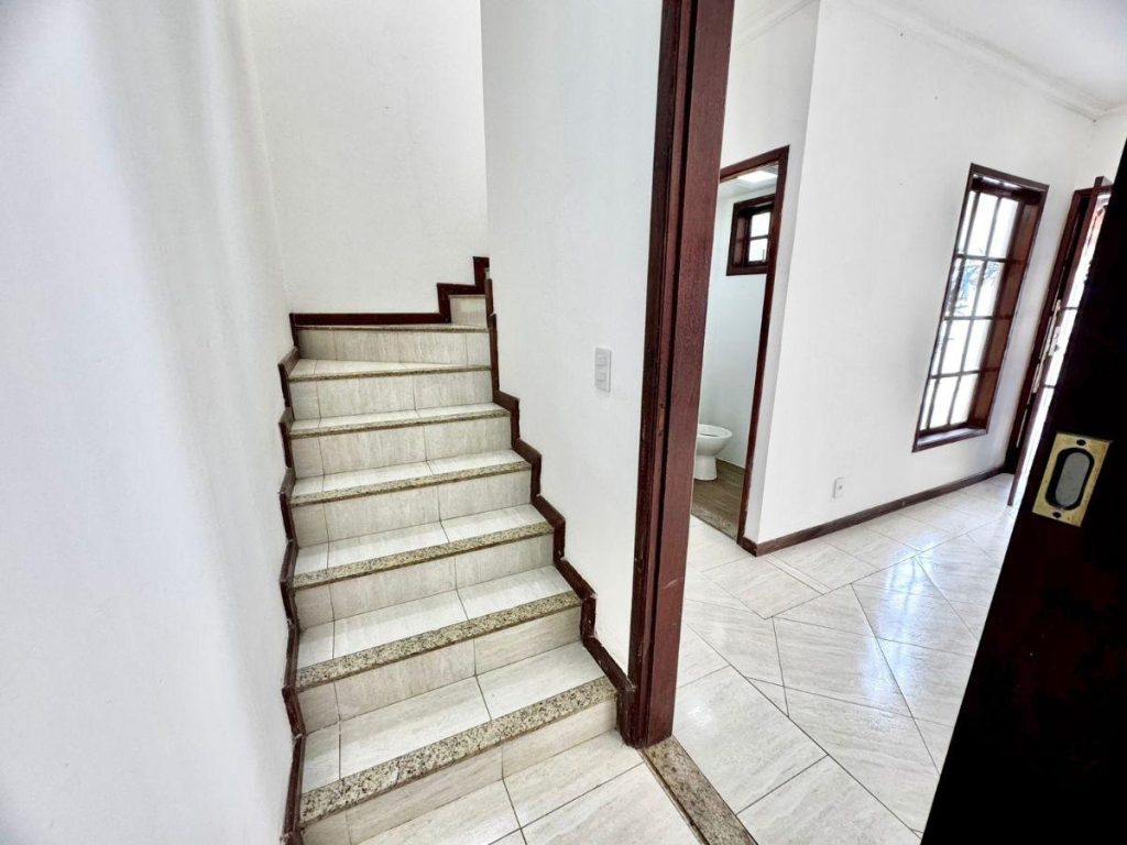 Vargem Grande – Casa duplex – 4 quartos – R$580.000,00