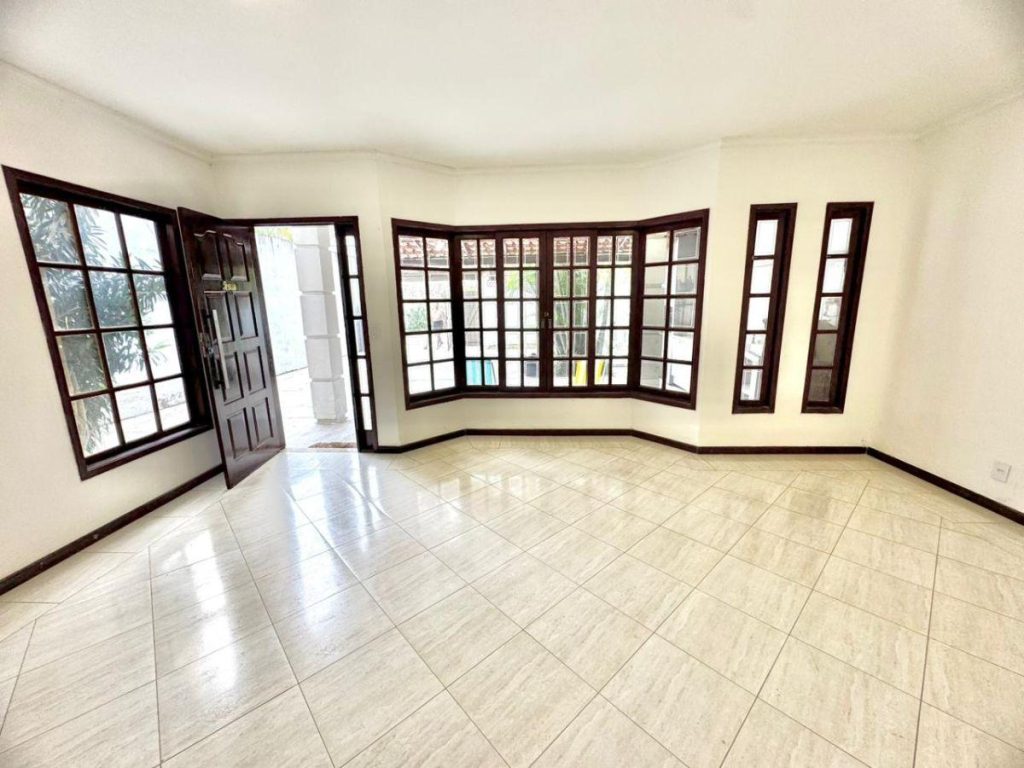 Vargem Grande – Casa duplex – 4 quartos – R$580.000,00