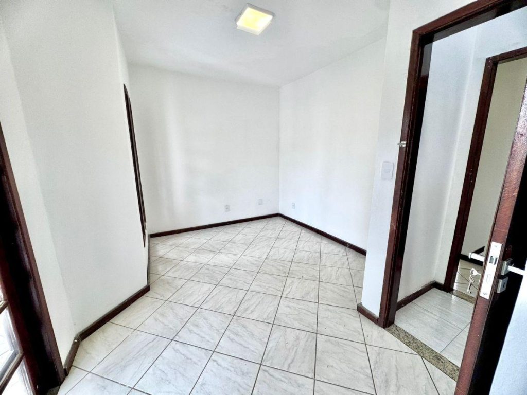 Vargem Grande – Casa duplex – 4 quartos – R$580.000,00