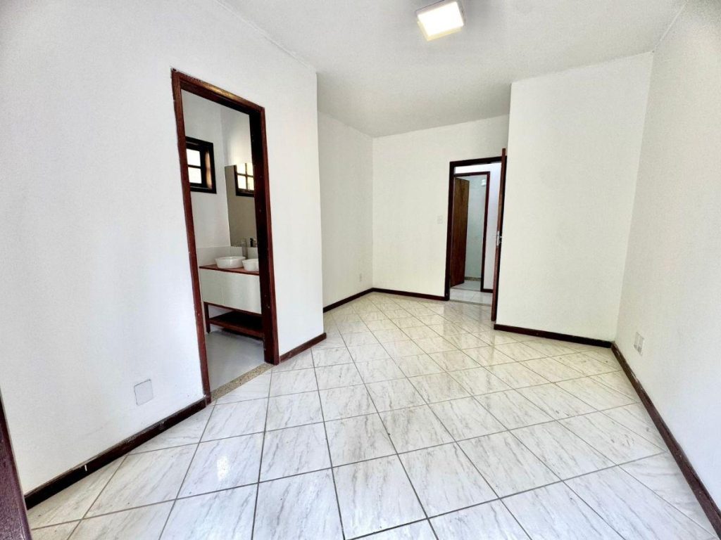 Vargem Grande – Casa duplex – 4 quartos – R$580.000,00