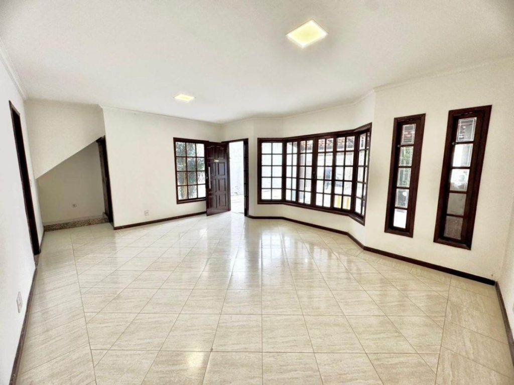 Vargem Grande – Casa duplex – 4 quartos – R$580.000,00