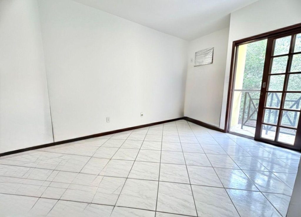 Vargem Grande – Casa duplex – 4 quartos – R$580.000,00