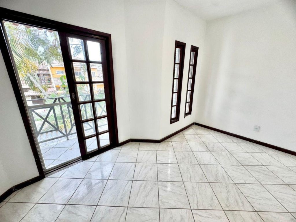 Vargem Grande – Casa duplex – 4 quartos – R$580.000,00