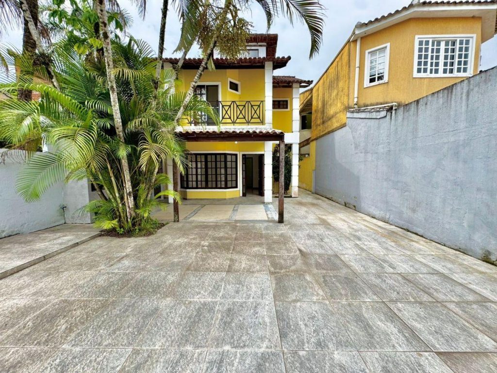 Vargem Grande – Casa duplex – 4 quartos – R$580.000,00