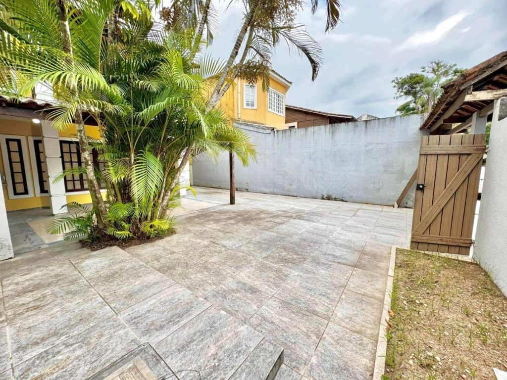 Vargem Grande – Casa duplex – 4 quartos – R$580.000,00